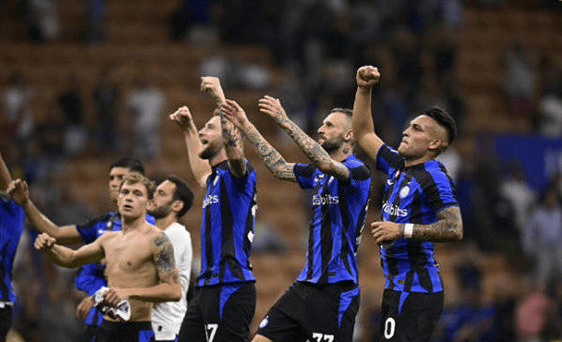 抬高声音 抬高声音